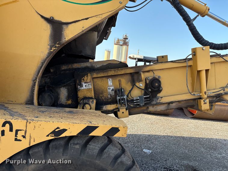 image for item EM0577 Weiler E1250B material transfer vehicle