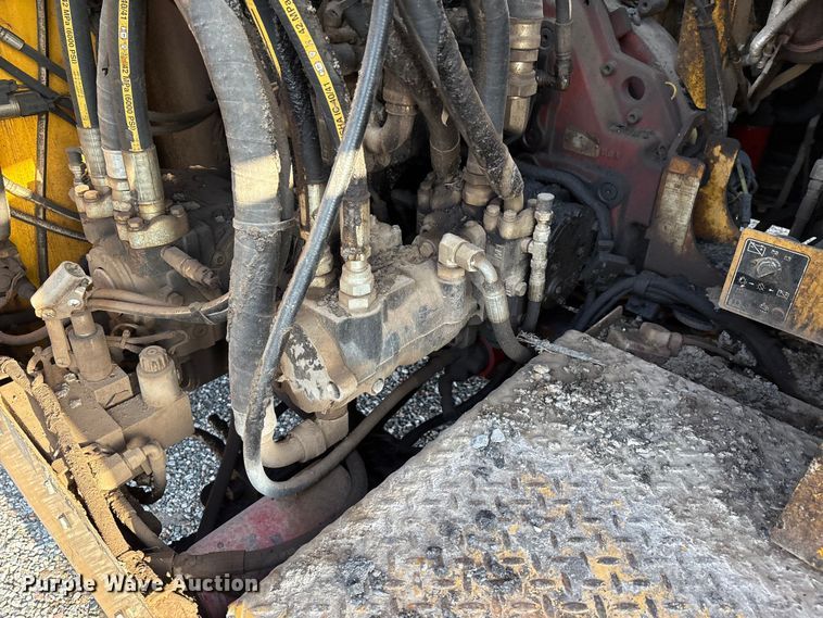 image for item EM0577 Weiler E1250B material transfer vehicle