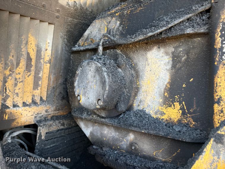 image for item EM0577 Weiler E1250B material transfer vehicle