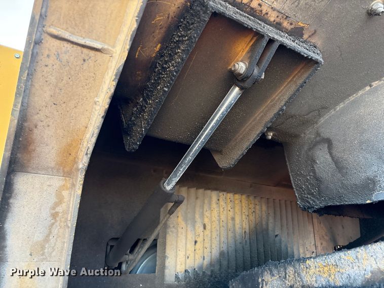 image for item EM0577 Weiler E1250B material transfer vehicle