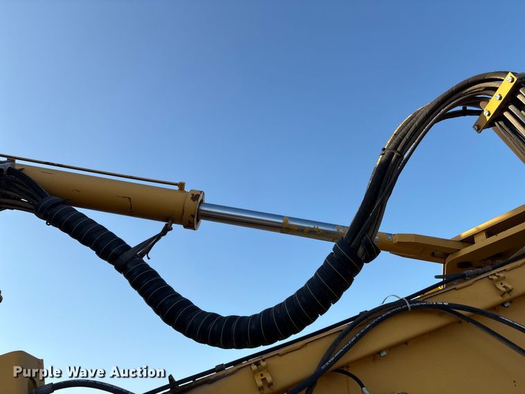 image for item EM0577 Weiler E1250B material transfer vehicle