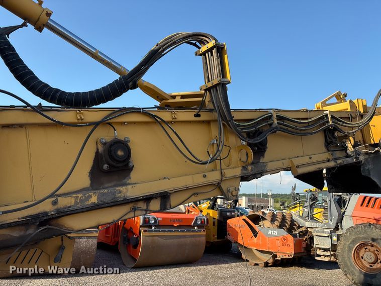 image for item EM0577 Weiler E1250B material transfer vehicle