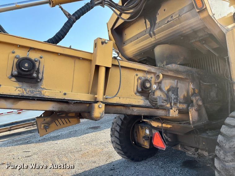 image for item EM0577 Weiler E1250B material transfer vehicle