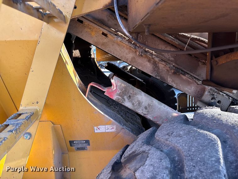 image for item EM0577 Weiler E1250B material transfer vehicle