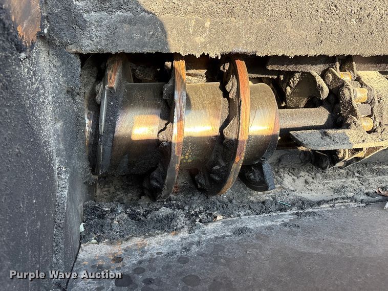 image for item EM0577 Weiler E1250B material transfer vehicle