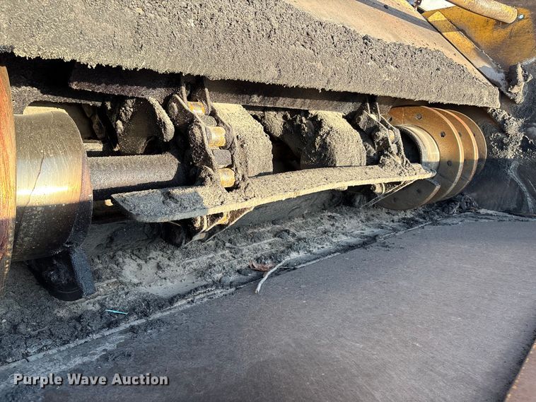 image for item EM0577 Weiler E1250B material transfer vehicle