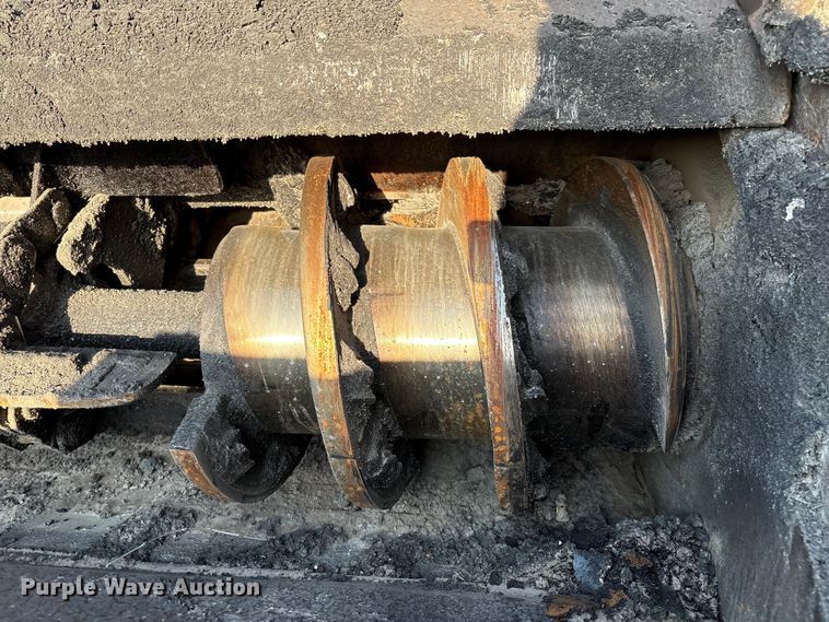 image for item EM0577 Weiler E1250B material transfer vehicle