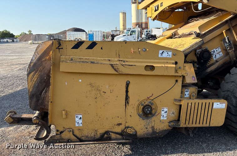 image for item EM0577 Weiler E1250B material transfer vehicle