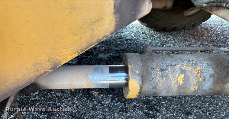 image for item EM0577 Weiler E1250B material transfer vehicle