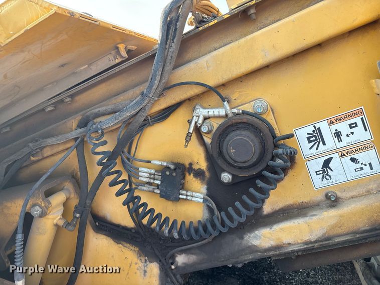 image for item EM0577 Weiler E1250B material transfer vehicle