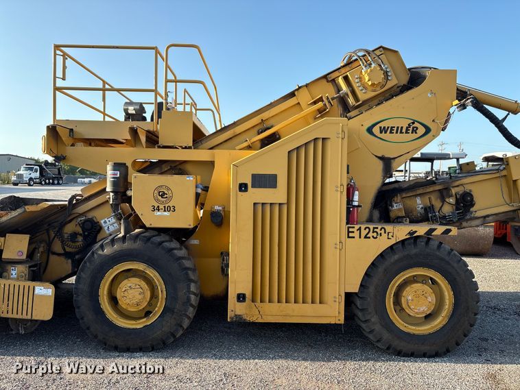 image for item EM0577 Weiler E1250B material transfer vehicle