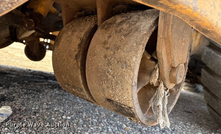 image for item EM0577 Weiler E1250B material transfer vehicle