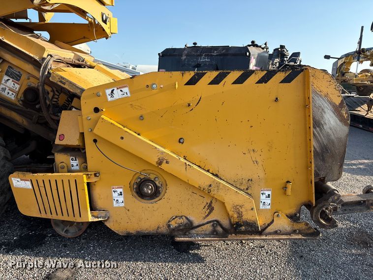 image for item EM0577 Weiler E1250B material transfer vehicle