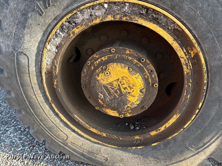 image for item EM0577 Weiler E1250B material transfer vehicle