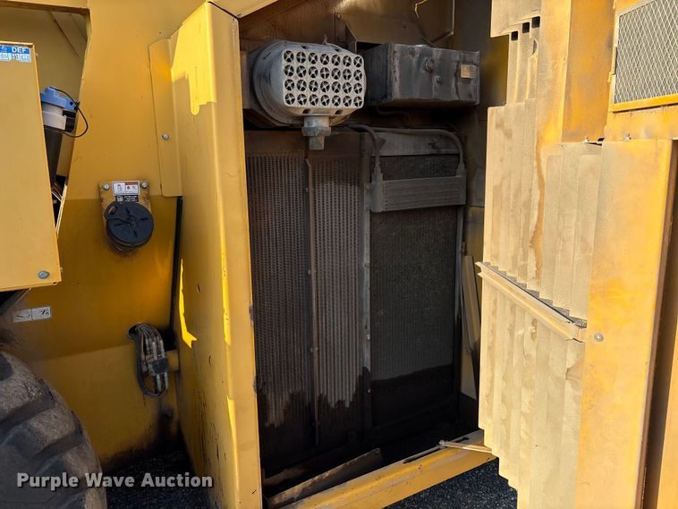 image for item EM0577 Weiler E1250B material transfer vehicle