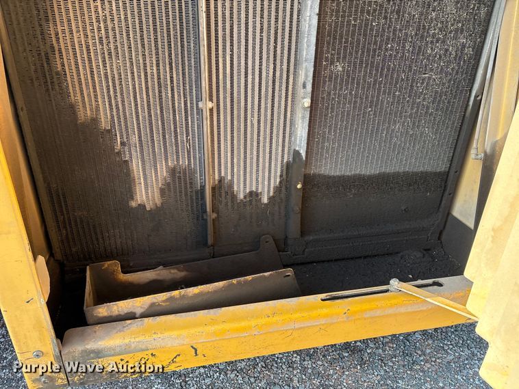 image for item EM0577 Weiler E1250B material transfer vehicle