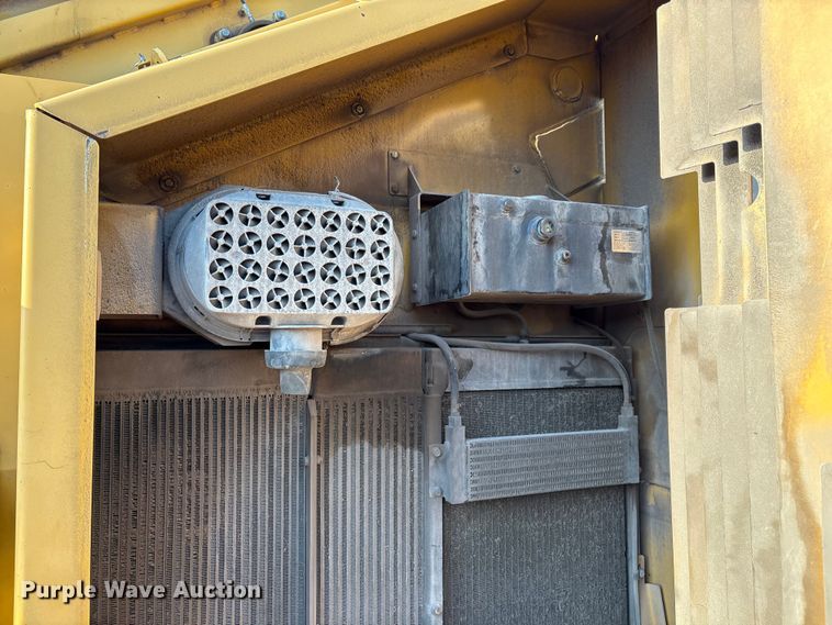 image for item EM0577 Weiler E1250B material transfer vehicle