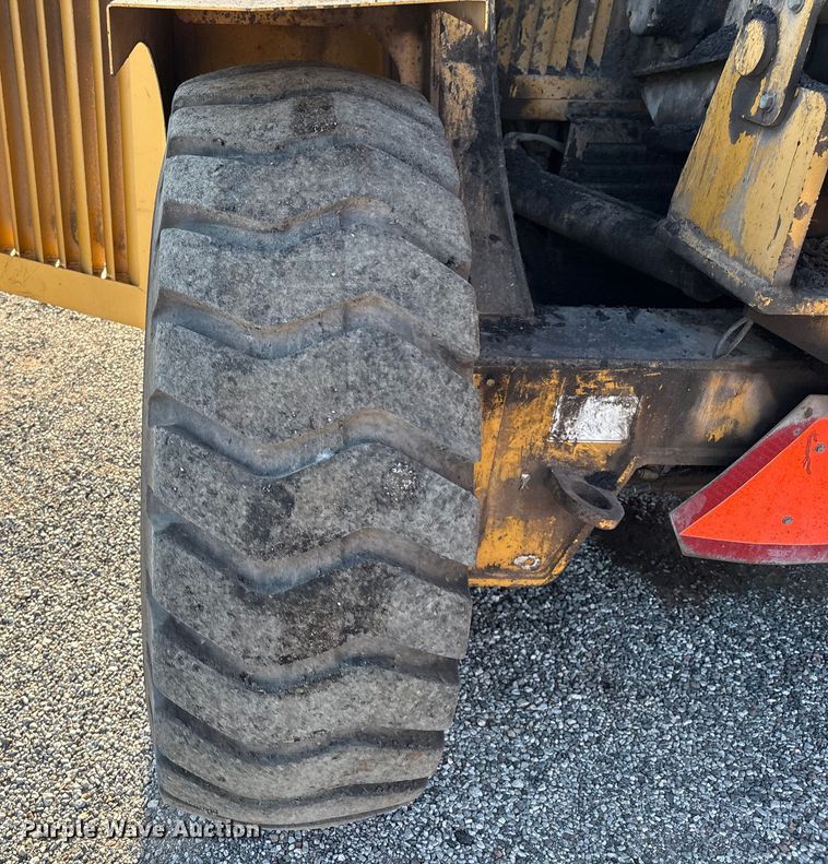 image for item EM0577 Weiler E1250B material transfer vehicle