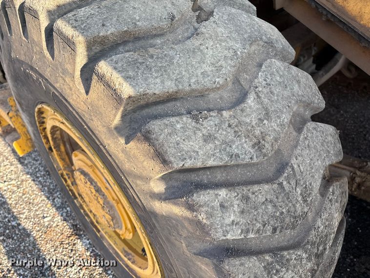 image for item EM0577 Weiler E1250B material transfer vehicle