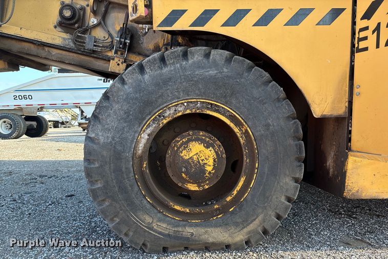 image for item EM0577 Weiler E1250B material transfer vehicle