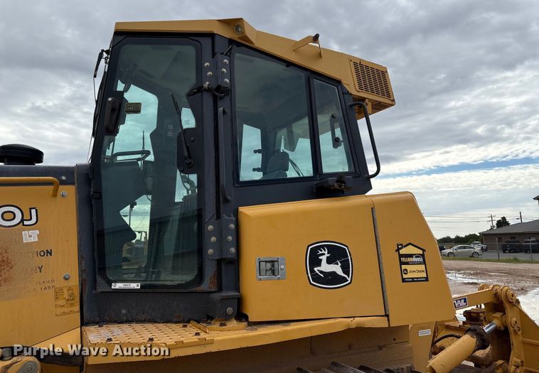 image for item EM0579 2010 John Deere 850J dozer