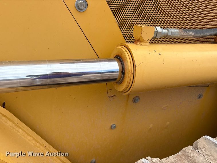 image for item EM0579 2010 John Deere 850J dozer