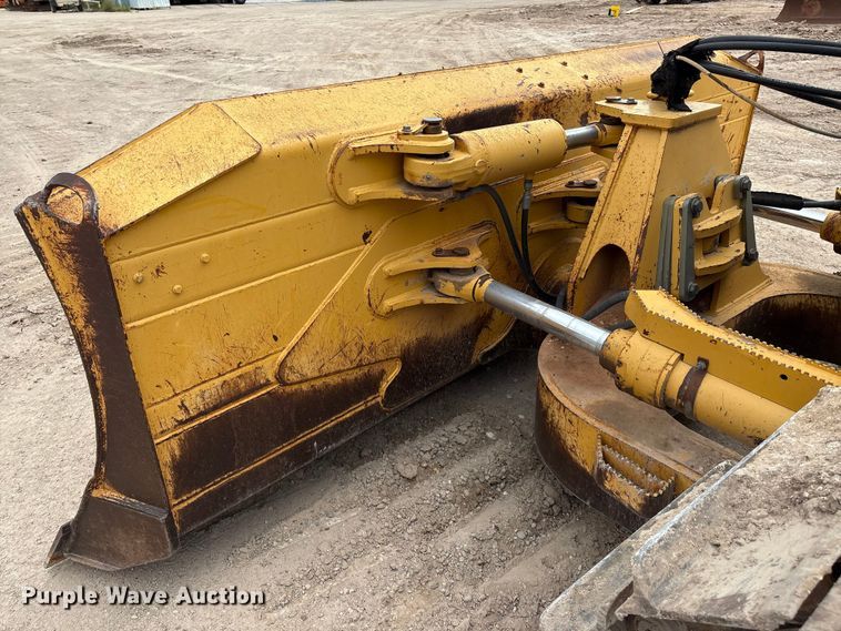 image for item EM0579 2010 John Deere 850J dozer