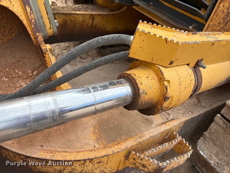 image for item EM0579 2010 John Deere 850J dozer