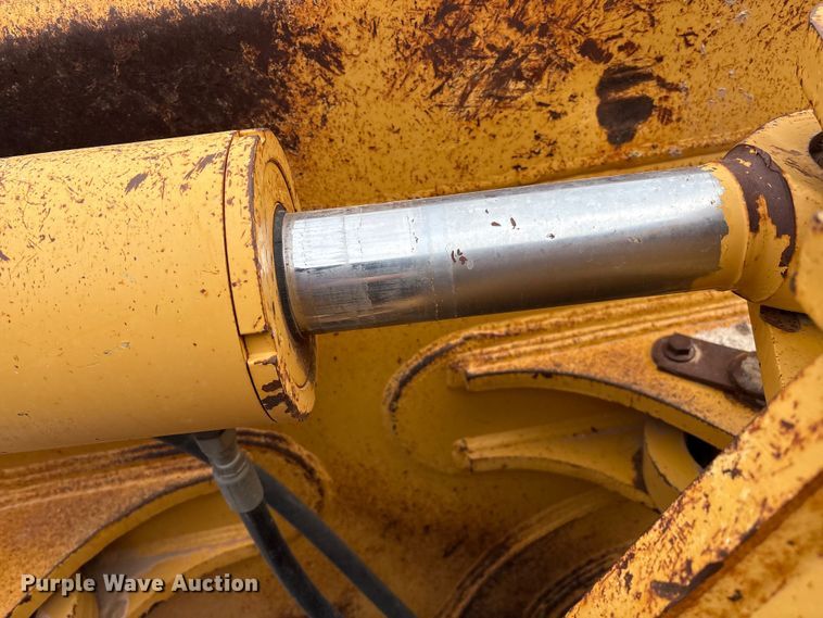 image for item EM0579 2010 John Deere 850J dozer