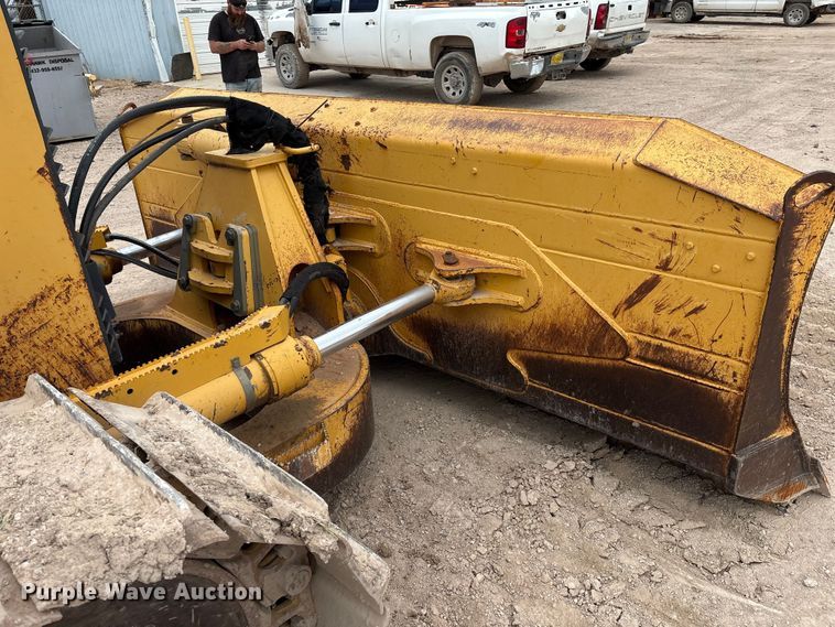 image for item EM0579 2010 John Deere 850J dozer