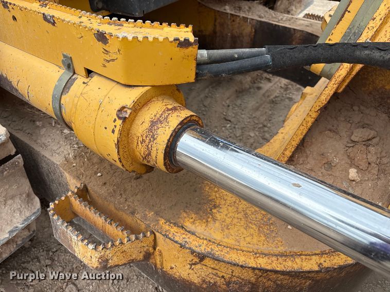 image for item EM0579 2010 John Deere 850J dozer