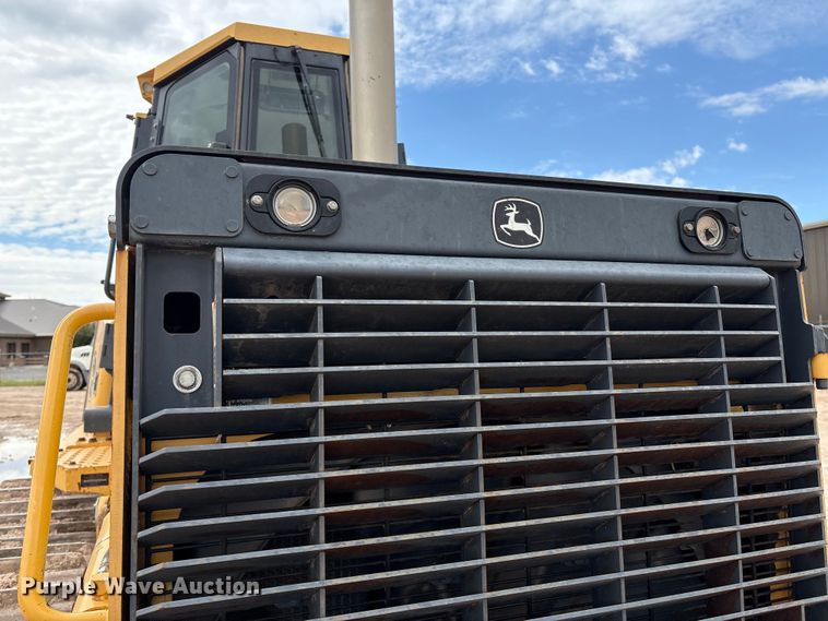 image for item EM0579 2010 John Deere 850J dozer