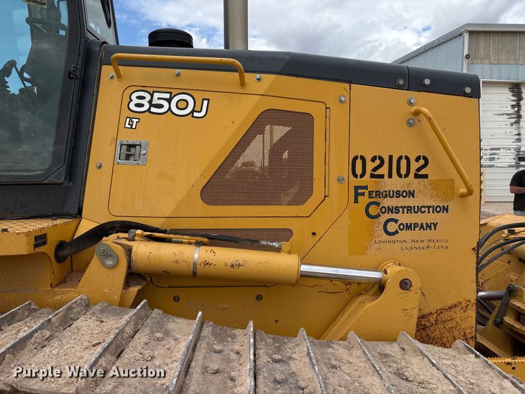 image for item EM0579 2010 John Deere 850J dozer