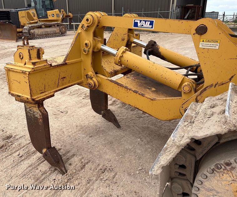 image for item EM0579 2010 John Deere 850J dozer