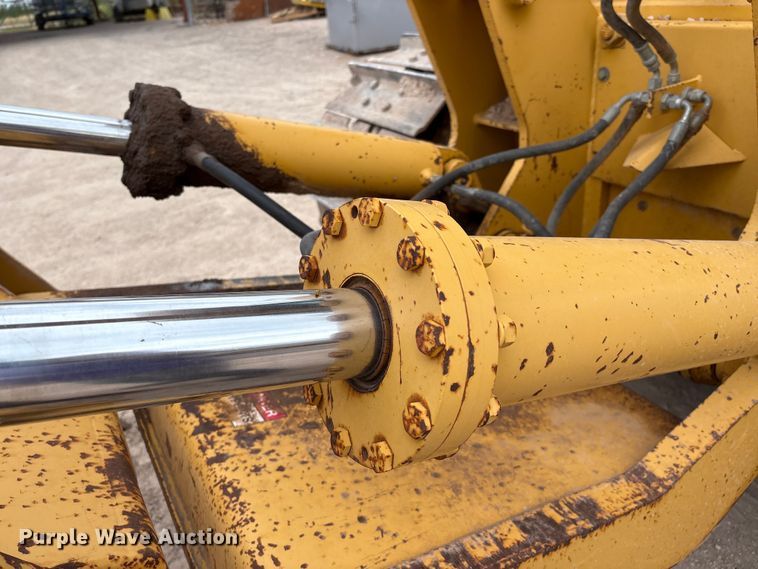 image for item EM0579 2010 John Deere 850J dozer