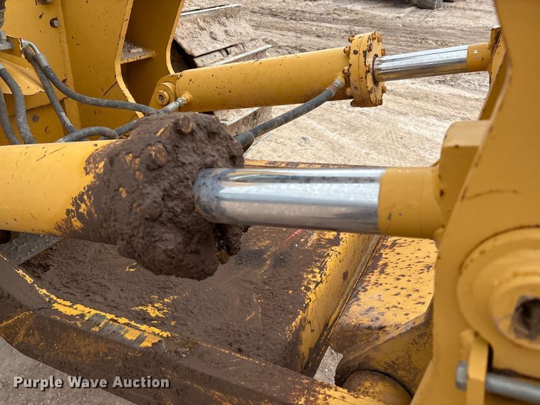 image for item EM0579 2010 John Deere 850J dozer