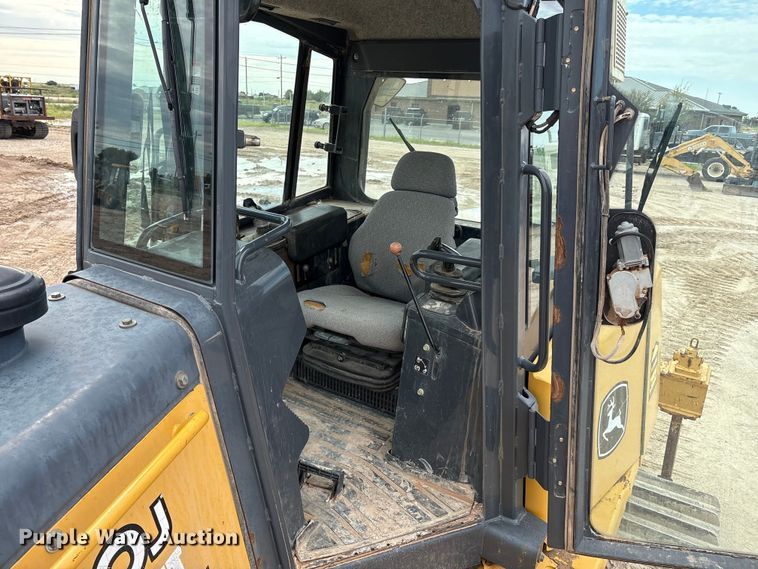 image for item EM0579 2010 John Deere 850J dozer