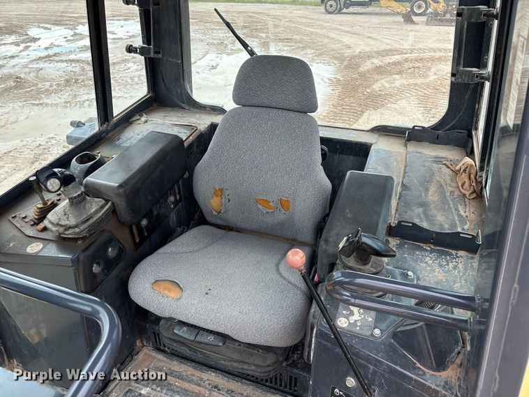 image for item EM0579 2010 John Deere 850J dozer