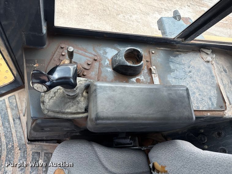 image for item EM0579 2010 John Deere 850J dozer