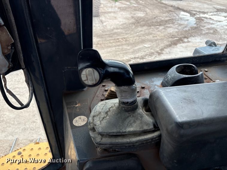 image for item EM0579 2010 John Deere 850J dozer