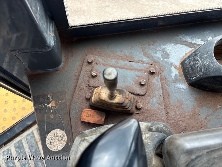 image for item EM0579 2010 John Deere 850J dozer