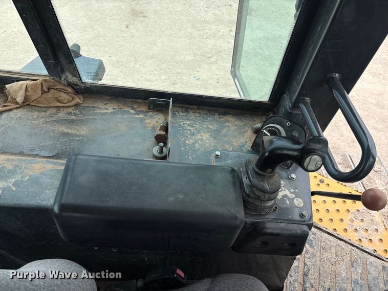 image for item EM0579 2010 John Deere 850J dozer