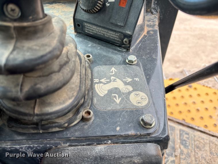 image for item EM0579 2010 John Deere 850J dozer