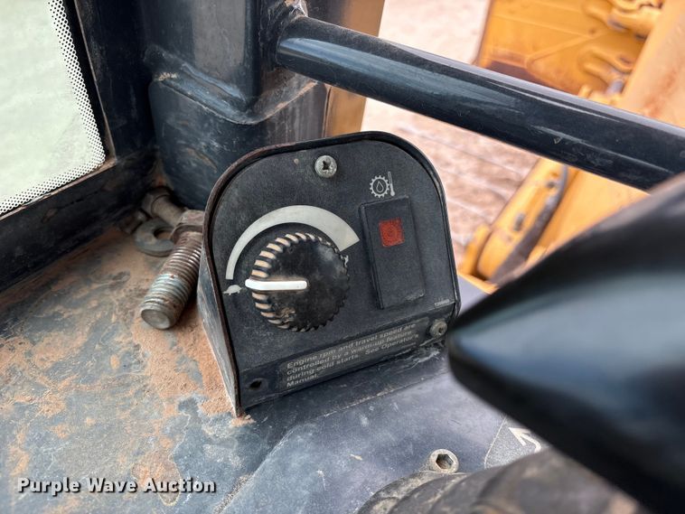 image for item EM0579 2010 John Deere 850J dozer