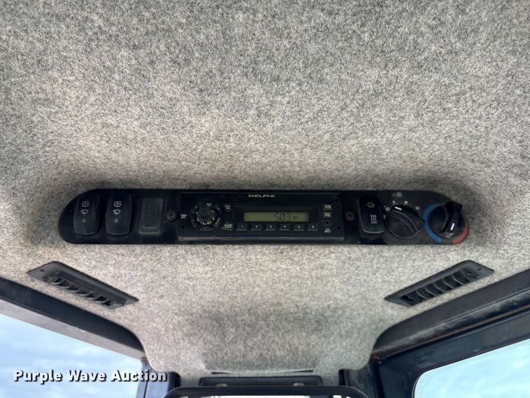 image for item EM0579 2010 John Deere 850J dozer