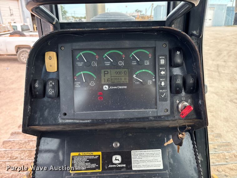 image for item EM0579 2010 John Deere 850J dozer