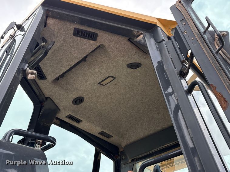 image for item EM0579 2010 John Deere 850J dozer