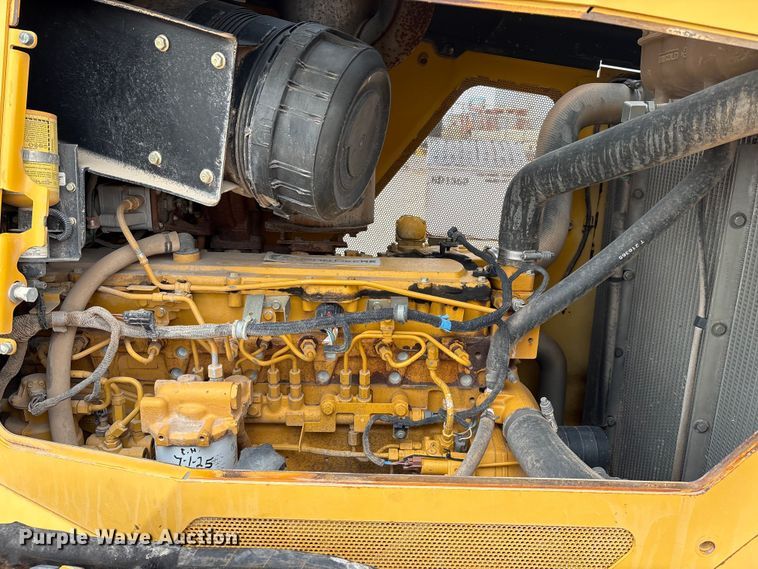 image for item EM0579 2010 John Deere 850J dozer