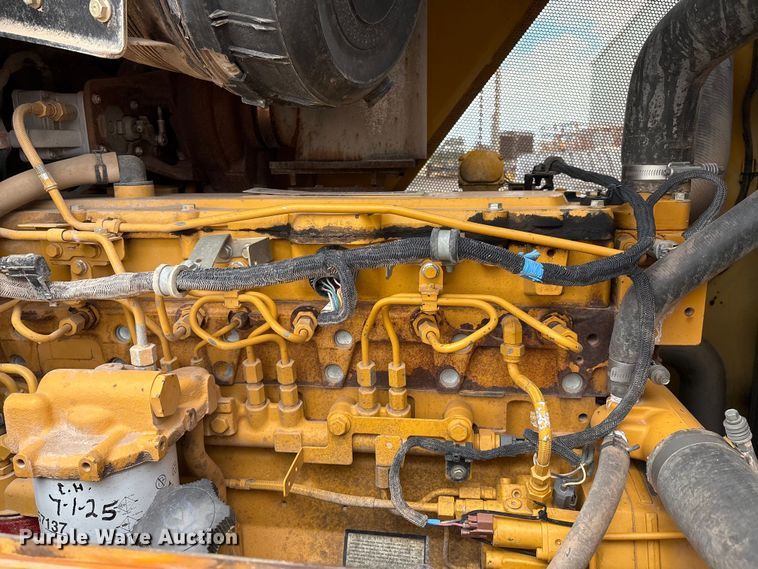 image for item EM0579 2010 John Deere 850J dozer