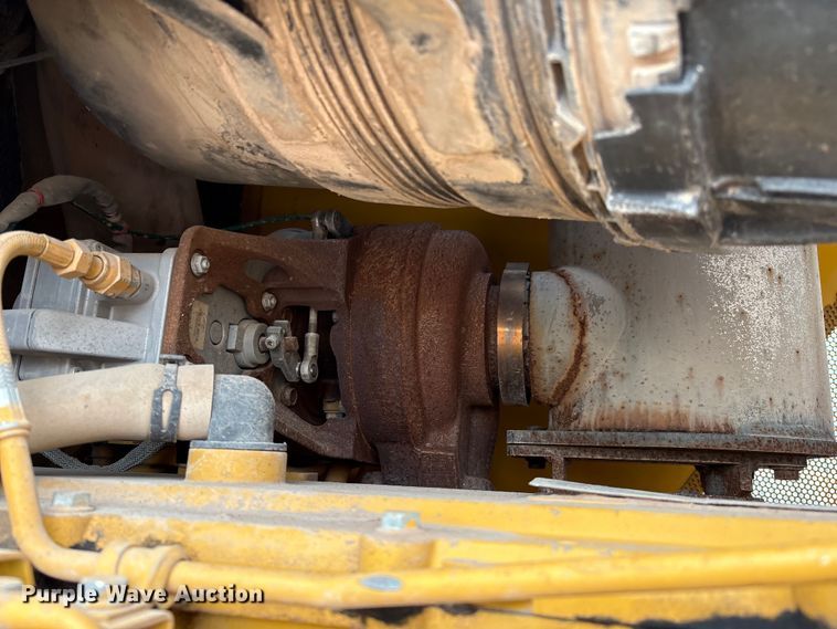 image for item EM0579 2010 John Deere 850J dozer